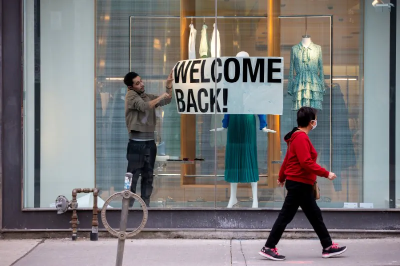 An employee at Zara puts up a sign during a phased reopening from COVID-19 restrictions in Toronto on May 19, 2020. (Carlos Osorio/REUTERS/File Photo)