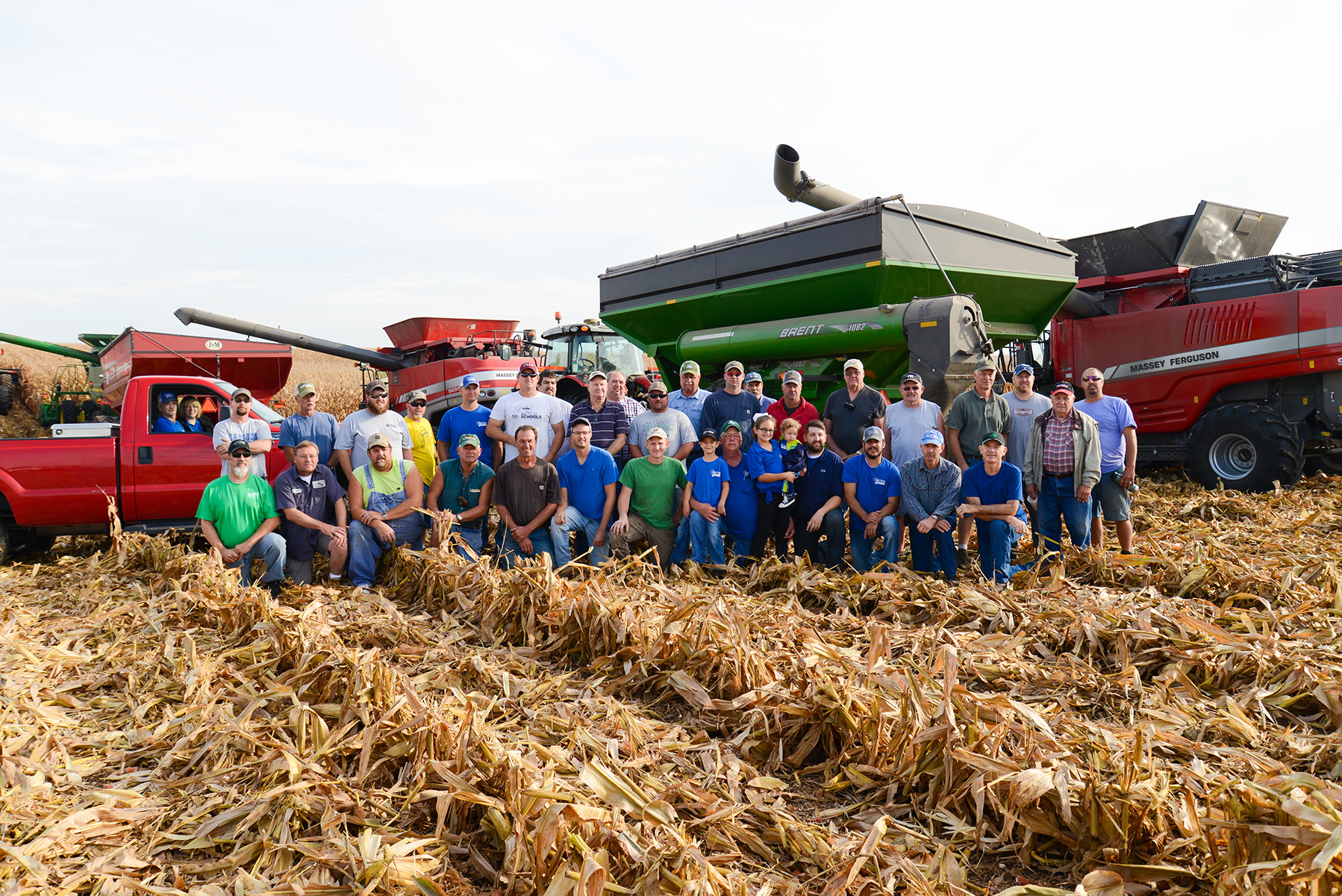 Farm community. A Farming community. Illinois Farmers. Community Spirit. Farmers' Breakthroughs in Farming help them have a good Harvest.