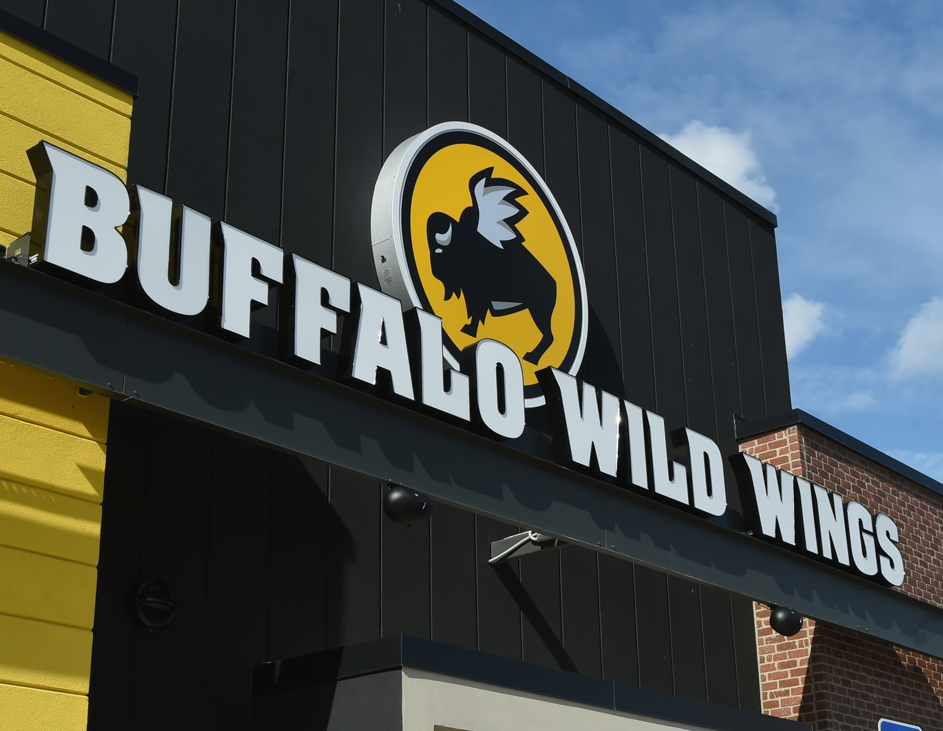 Lawsuit Against Buffalo Wings Results in Surprise Admission on Key Ingredient - Vimarsana News