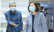 Taiwan President Visits Bookstore to Show Support for Hong Kong