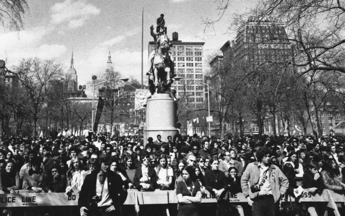 Hundreds listen to Earth Day speakers after cleaning up New York's Union Square Park on April 22, 1970. (AP Photo)