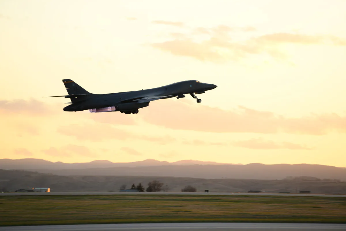 A B-1B Lancer assigned to the 28th Bomb Wing launches from Ellsworth Air Force Base in South Dakota on April 28, 2020. (U.S. Air Force photo by Senior Airman Nicolas Erwin)