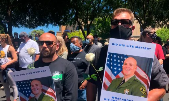 FBI Looks for Link Between 2 Ambush Killings of Officers