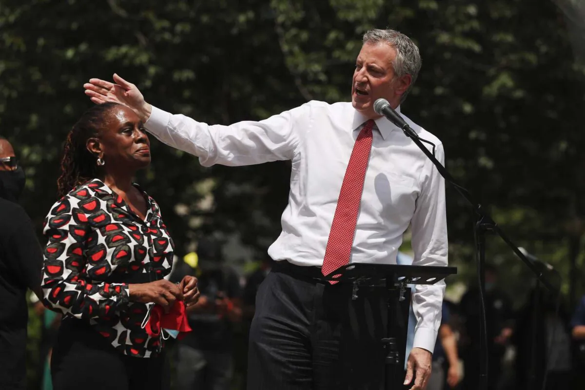 New York Mayor Bill de Blasio speaks to an estimated 10,000 people as they gather in Brooklyn’s Cadman Plaza Park for a memorial service for George Floyd, the man killed by a Minneapolis police officer, in New York City on June 4, 2020. (Spencer Platt/Getty Images)