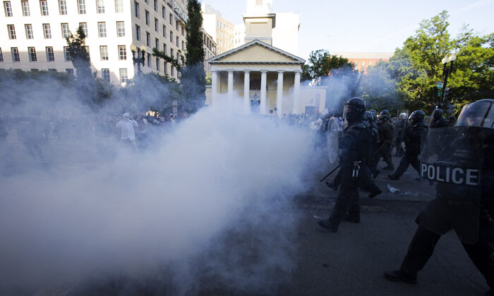 Police officers wearing riot gear push back demonstrators by deploying crowd control devices next to St. John's Church outside of the White House, in Washington, June 1, 2020. (Jose Luis Magana/AFP via Getty Images)