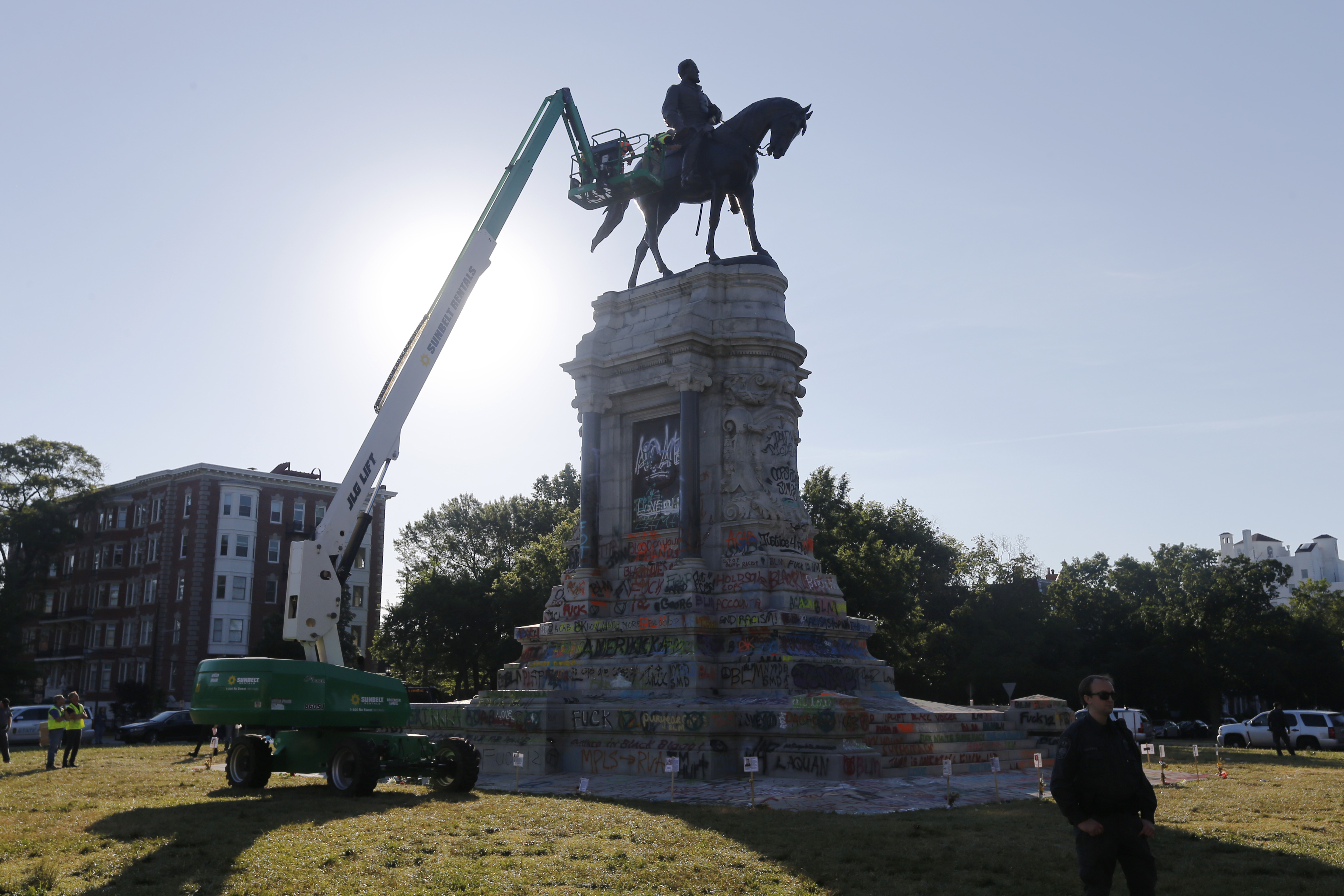 statue-of-Gen.-Robert-E.-Lee-1