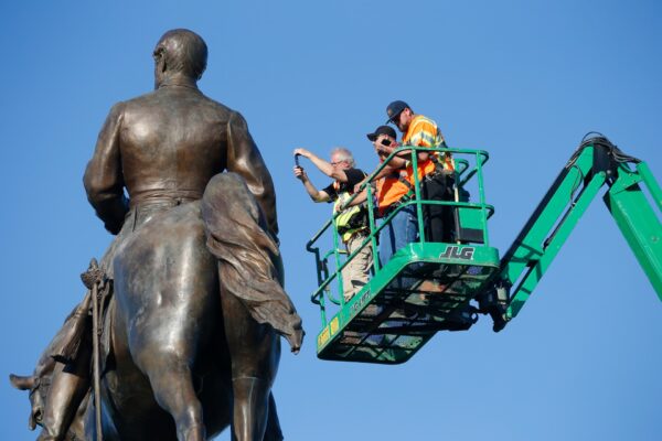 statue-of-Gen.-Robert-E.-Lee-3