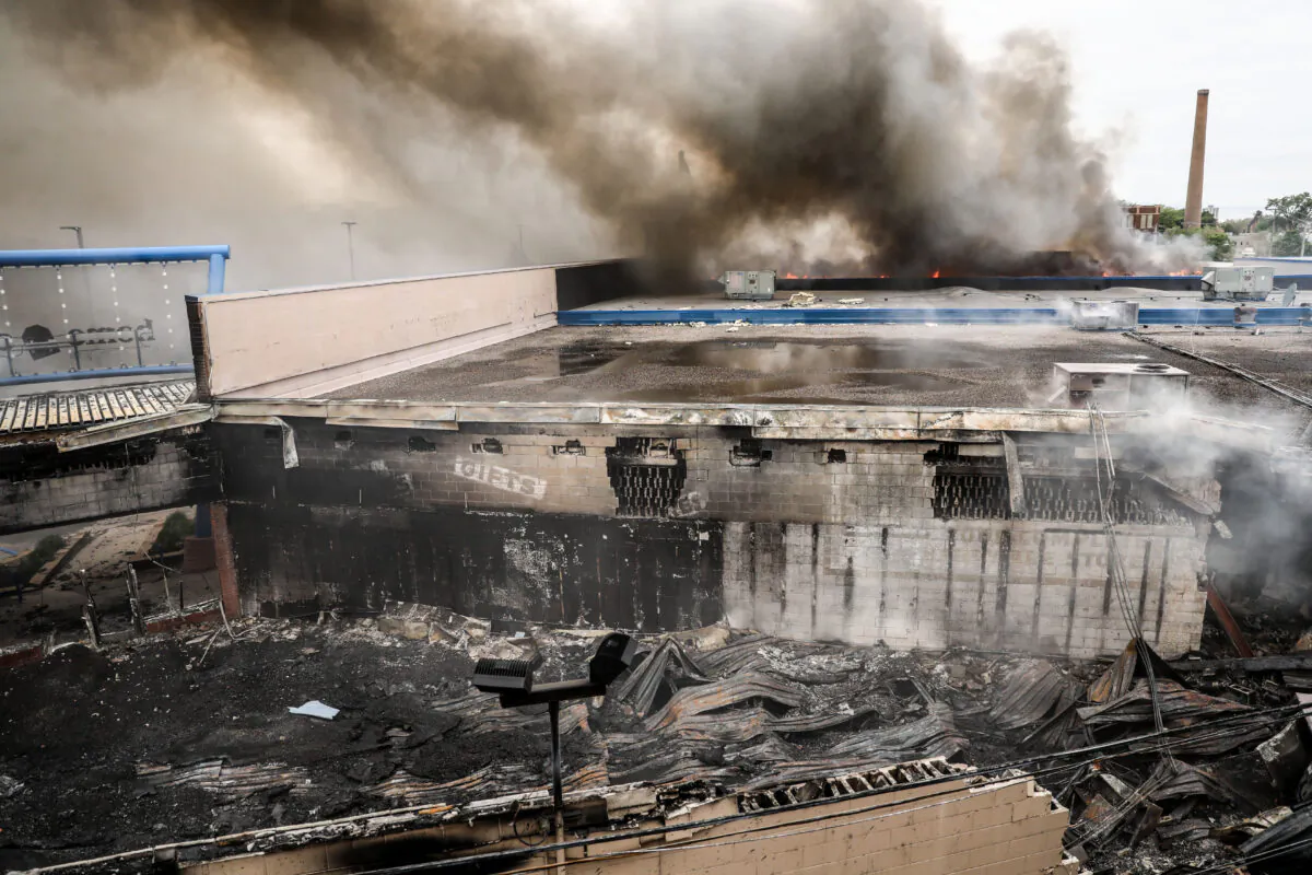 Buildings continue to burn in the aftermath of a night of protests and violence following the death of George Floyd, in Minneapolis, Minn., on May 29, 2020. (Charlotte Cuthbertson/The Epoch Times)