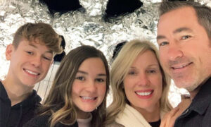 Dad Takes Over Teen's Social Media, Posts Hilarious Selfies and Videos as Punishment