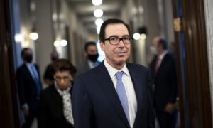 Advocacy Group Urges Trump Administration to Block Chinese Companies From US Markets