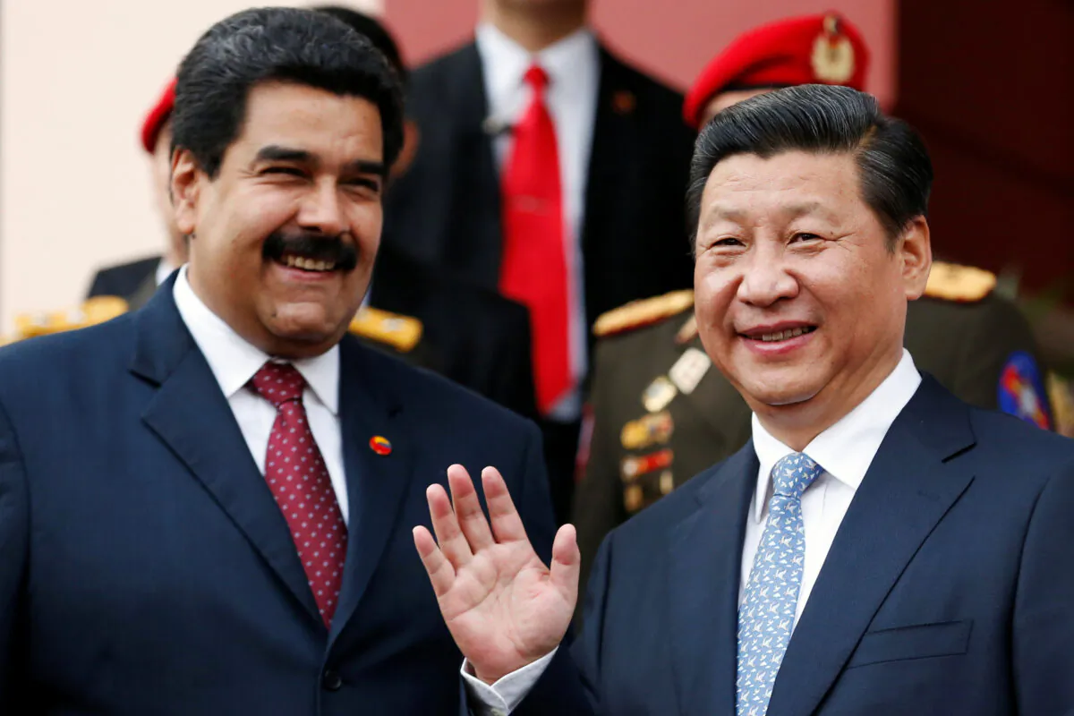 China's leader Xi Jinping (R) attends a meeting with Venezuela's President Nicolas Maduro at Miraflores Palace in Caracas, Venezuela, on July 20, 2014. (Jorge Silva/Reuters)