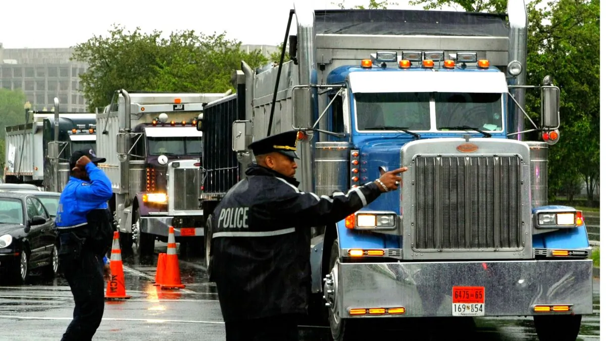 Police guard the traffic of trucks in Washington on April 28, 2008. (Alex Wong/Getty Images)