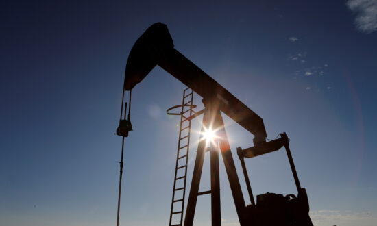 Oil at Seven-Year High as Ukraine Crisis Overshadows Fed