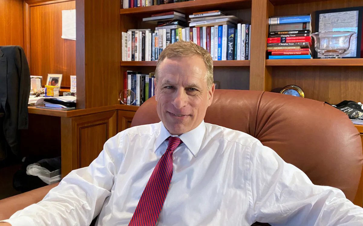 Dallas Federal Reserve Bank President Robert Kaplan speaks during an interview in his office at the bank's headquarters in Dallas, Texas, on Jan. 9, 2020. (Ann Saphir/File Photo/Reuters)