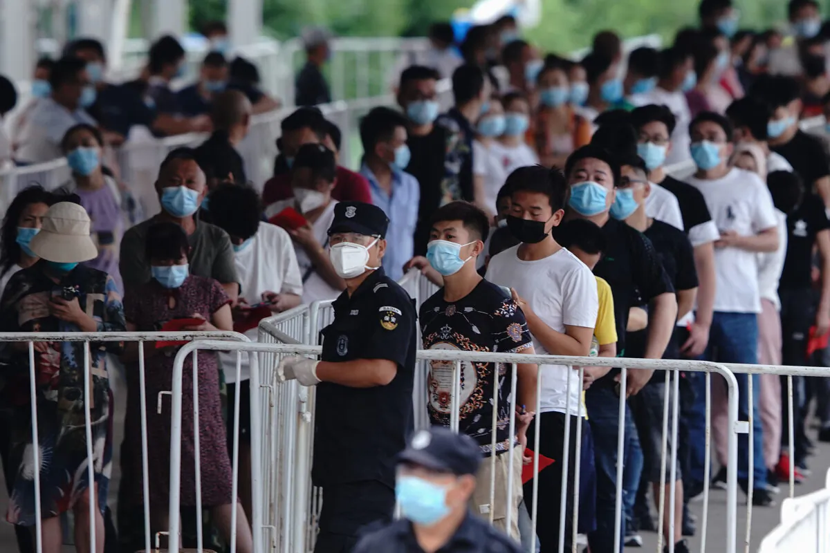 People who have had contact with the Xinfadi Wholesale Market or someone who has, line up for a nucleic acid test for COVID-19 at a testing center in Beijing, China, on June 17, 2020. (Lintao Zhang/Getty Images)