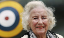World War II Forces Sweetheart Singer Vera Lynn Dies at 103