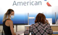 Redfield, Fauci Criticize American Airlines for Ending Middle-Seat Blocking