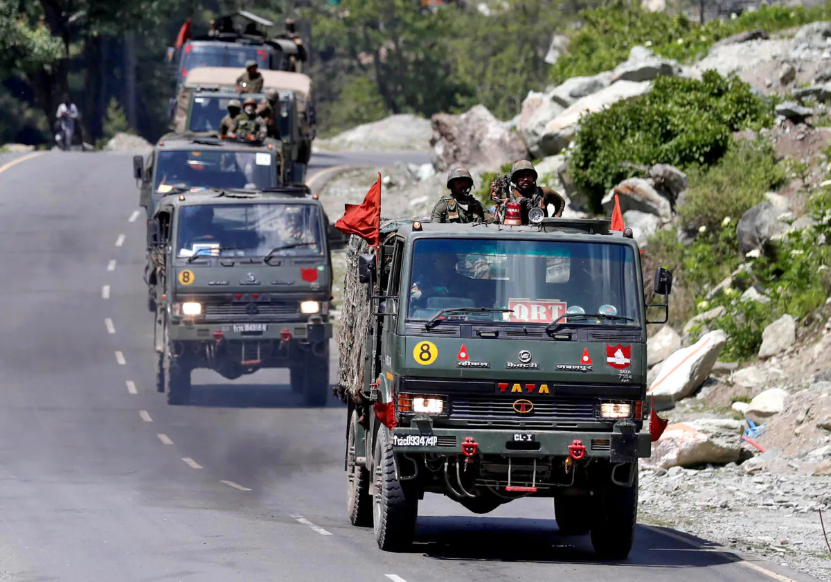 An Indian Army convoy moves along a highway leading to Ladakh, at Gagangeer in Kashmir's Ganderbal district June 18, 2020. (Danish Ismail/Reuters)