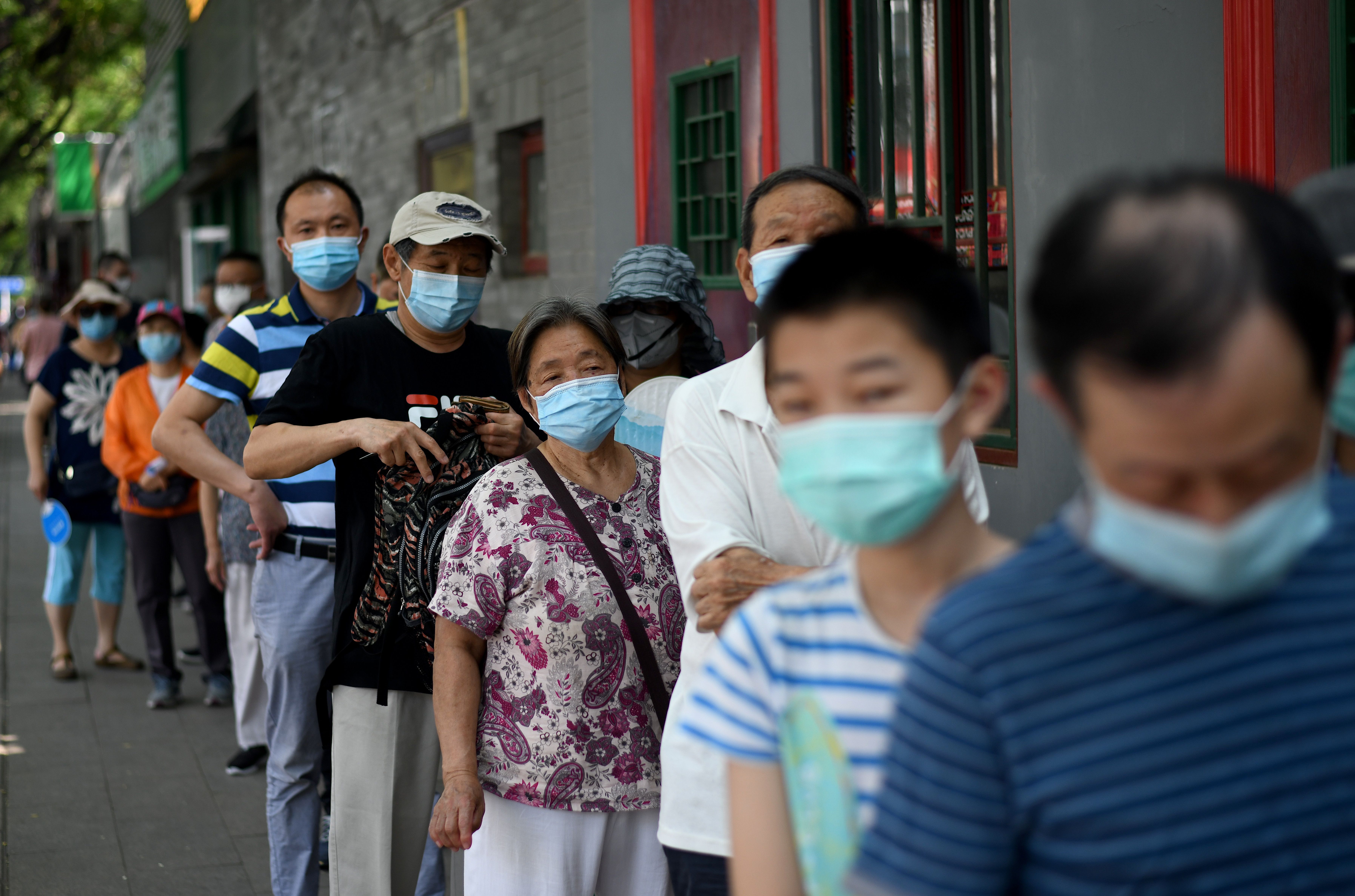 Новый вирус в японии. Пекин люди. Пандемия в Пекине. Beijing coronavirus. Китай контроль за населением.