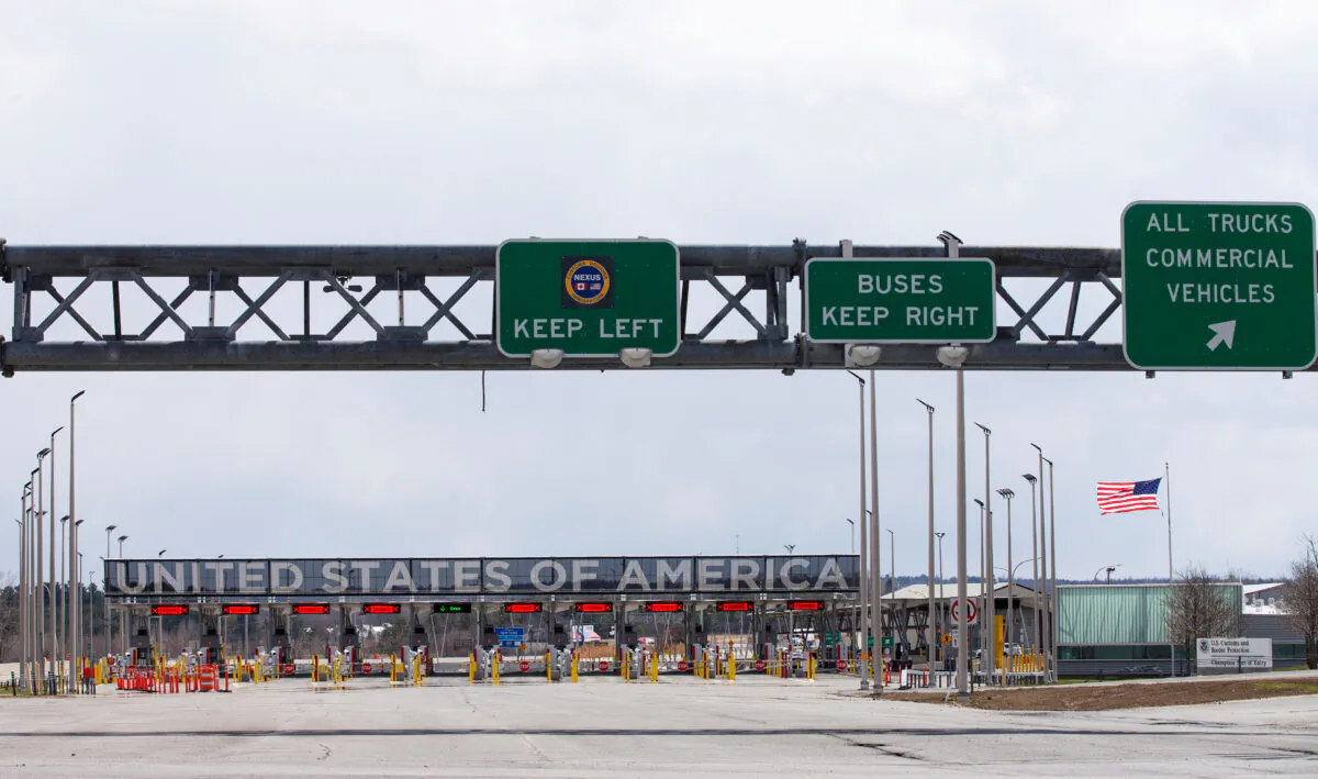 The U.S.-Canada border crossing is seen amid the coronavirus disease (COVID-19) outbreak in Lacolle, Quebec, Canada, on April 17, 2020. (Christinne Muschi/Reuters/File Photo)