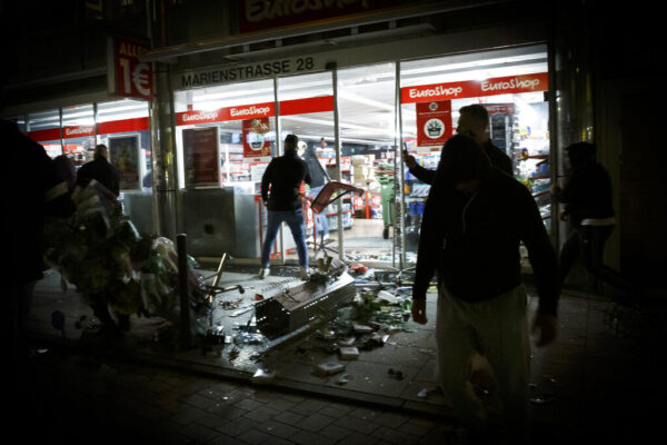 Germany Condemns Weekend Violence, Looting in Stuttgart 2 Germany Condemns Weekend Violence Germany Condemns Weekend Violence, Looting in Stuttgart