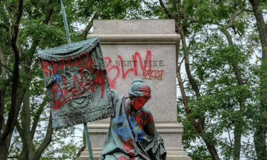 Attorney for George Floyd’s Family Troubled by Removal of Confederate Monuments