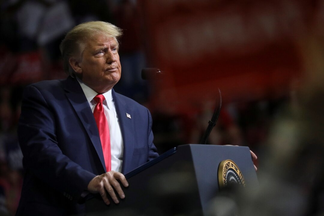 Trump Authorizes Federal Government to Arrest Anyone Who Vandalizes, Destroys Statues