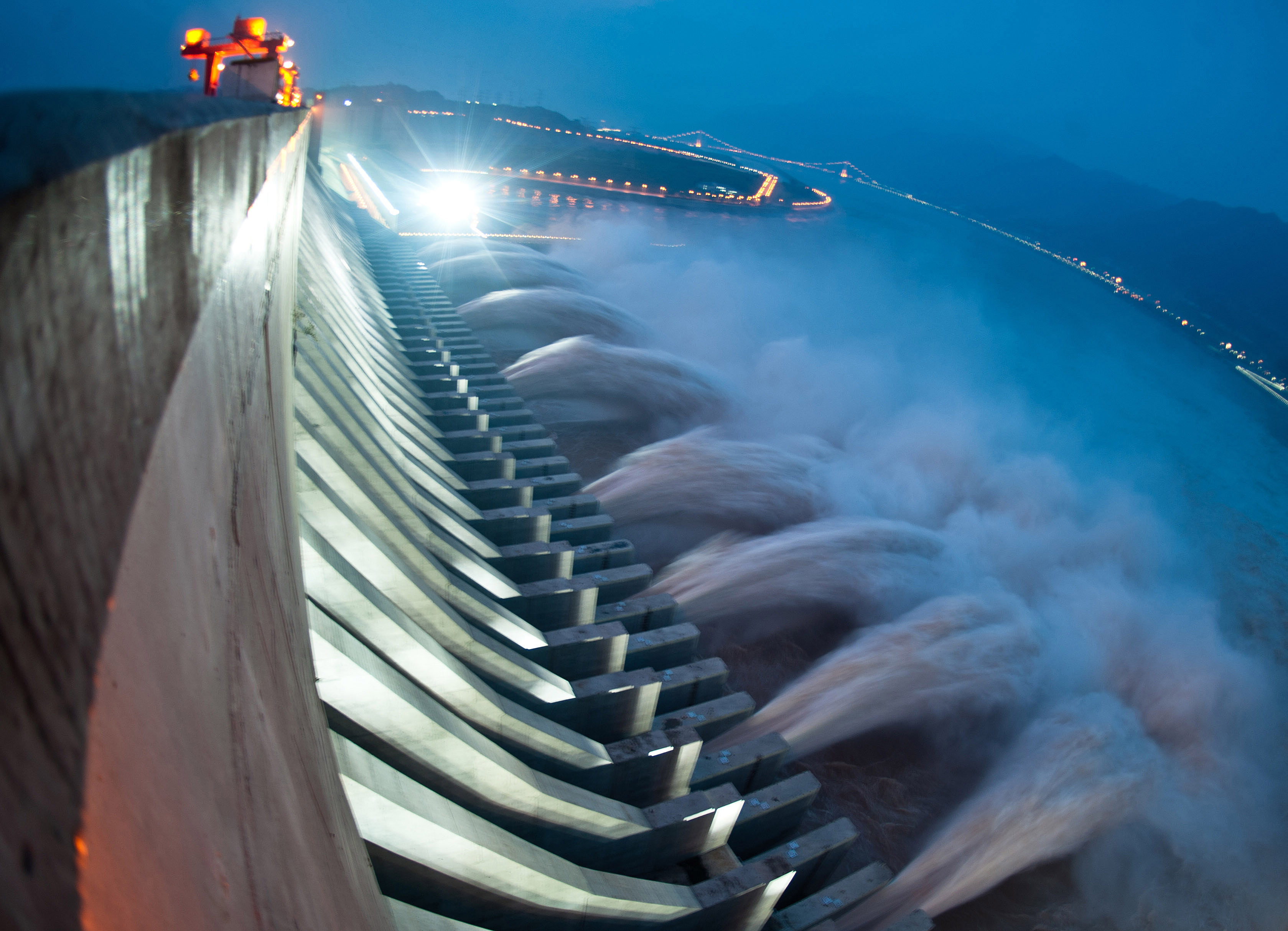 Китайская дамба. Гидроэлектростанция три ущелья. Китайская ГЭС три ущелья. Самая большая ГЭС В мире три ущелья. Гидроэлектростанция «три ущелья», Китай ($25 миллиардов).