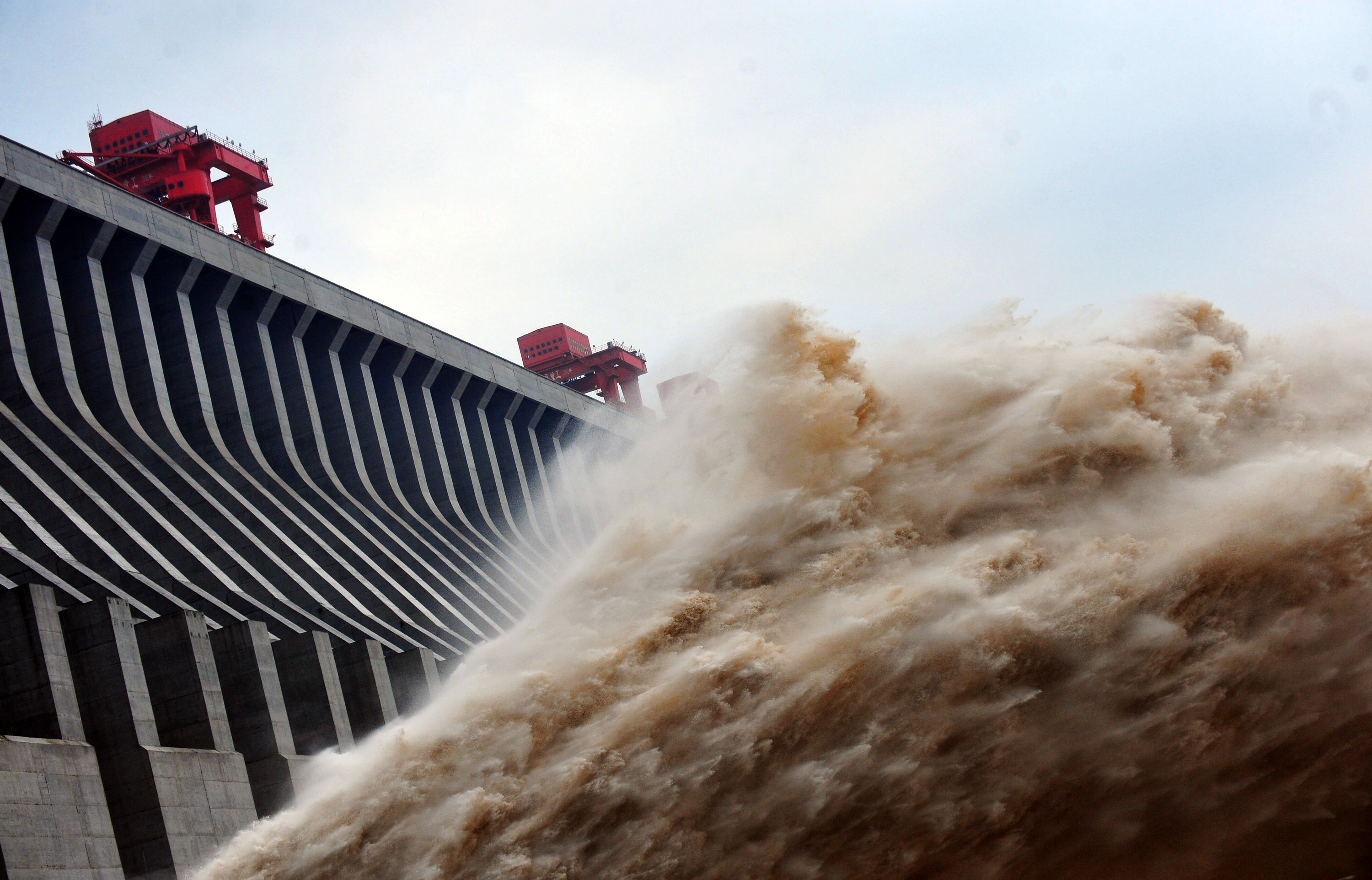 Китайская дамба. Три ущелья ГЭС. ГЭС три ущелья Китай. ГЭС Хуанхэ. Самая большая ГЭС В мире три ущелья.