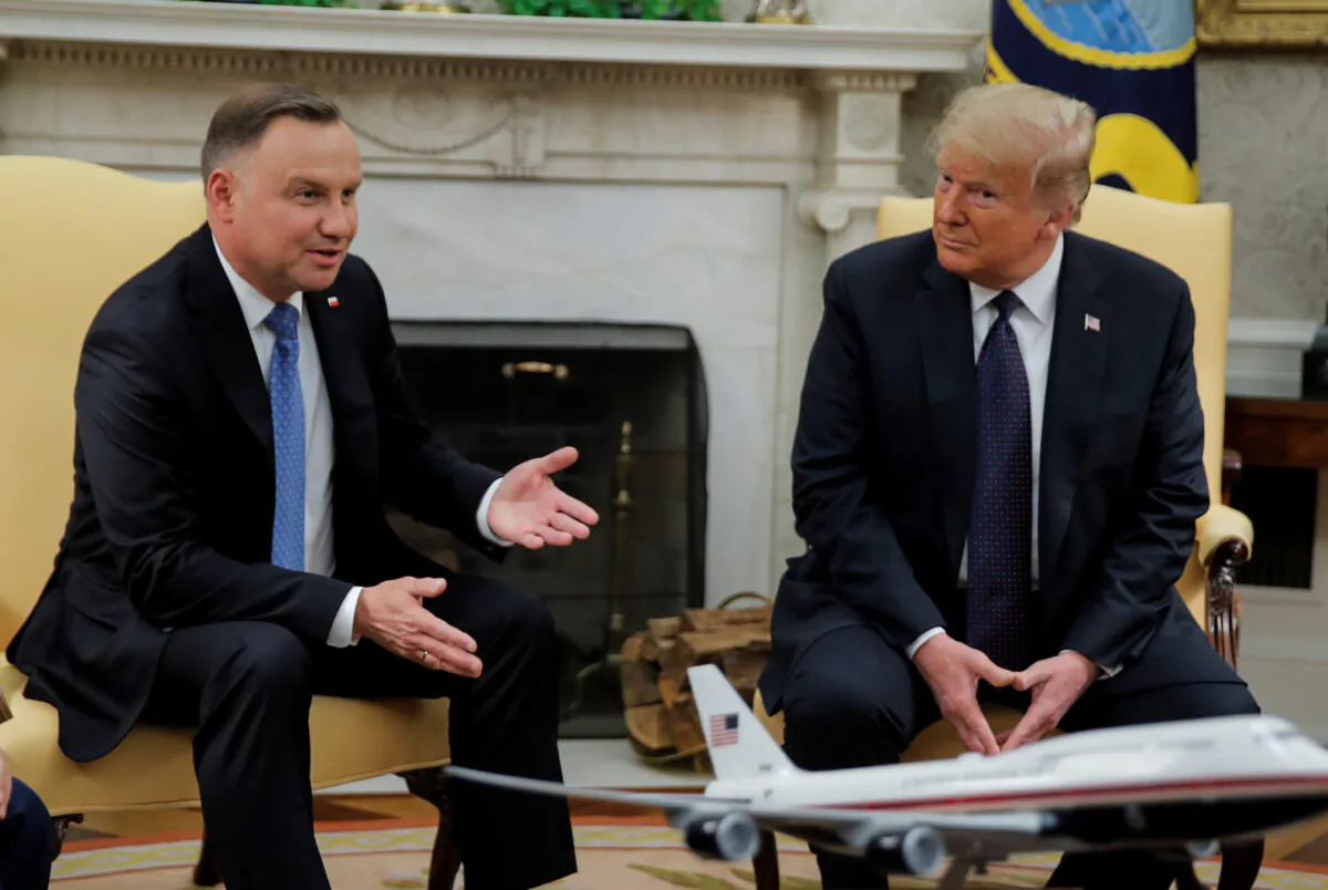 U.S. President Donald Trump listens to Poland's President Andrzej Duda during a meeting in the Oval Office at the White House in Washington, U.S., June 24, 2020. (Carlos Barria/Reuters)