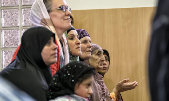 Survey Suggests Muslim Voter Support for Major Parties Plummeting