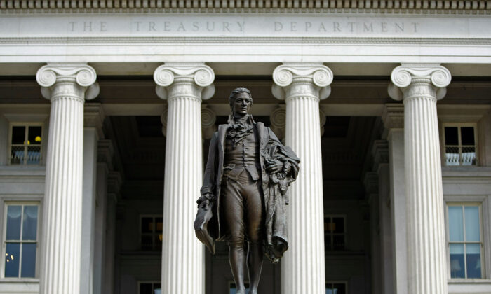 A statue of the first United States Secretary of the Treasury Alexander Hamilton stands in front of the Treasury building in Washington on Sept. 19, 2008. (Chip Somodevilla/Getty Images)