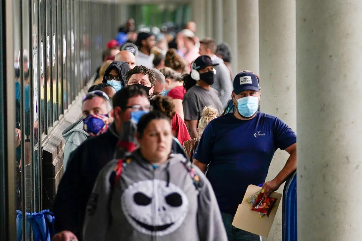 Hundreds of people line up outside a Kentucky Career Center in Kentucky, on June 18, 2020. (REUTERS/Bryan Woolston)