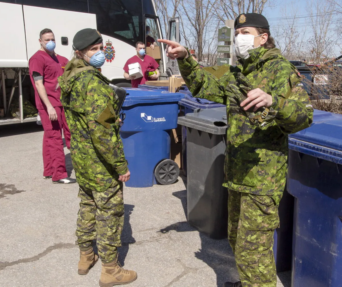 Canadian Armed Forces personnel arrive at the Villa Val des Arbes seniors residence on April 20, 2020 in Laval, Que. (The Canadian Press/Ryan Remiorz)