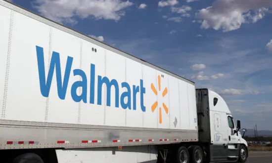 Walmart Offering New Truck Drivers Up to $110,000 a Year Starting Pay Amid Shortage