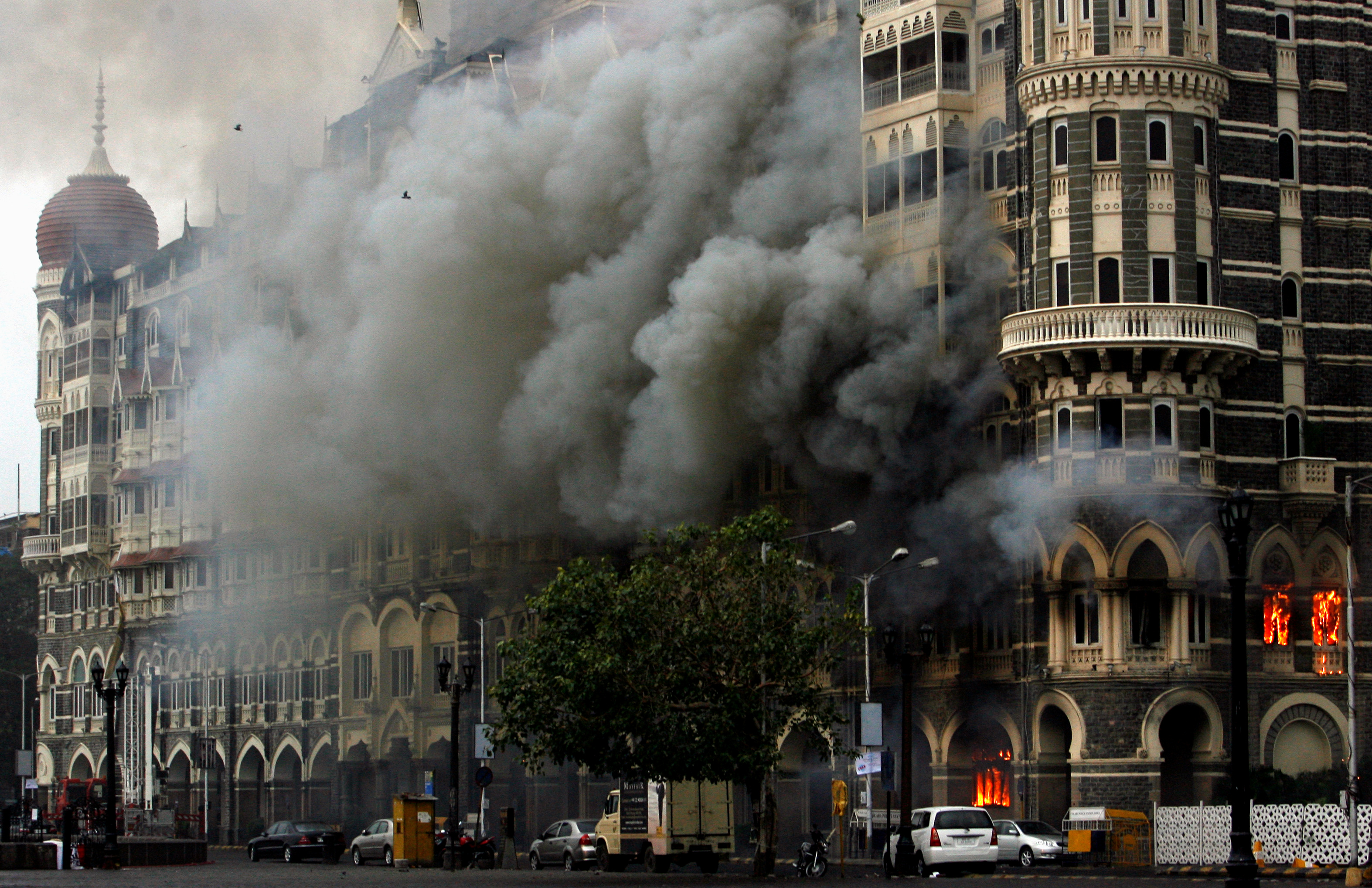 Нападение на мумбаи. Мумбаи 2008 Тадж Махал теракт. Теракт в Индии 2008 Тадж Махал. Индия 2008 теракт отель Мумбаи.