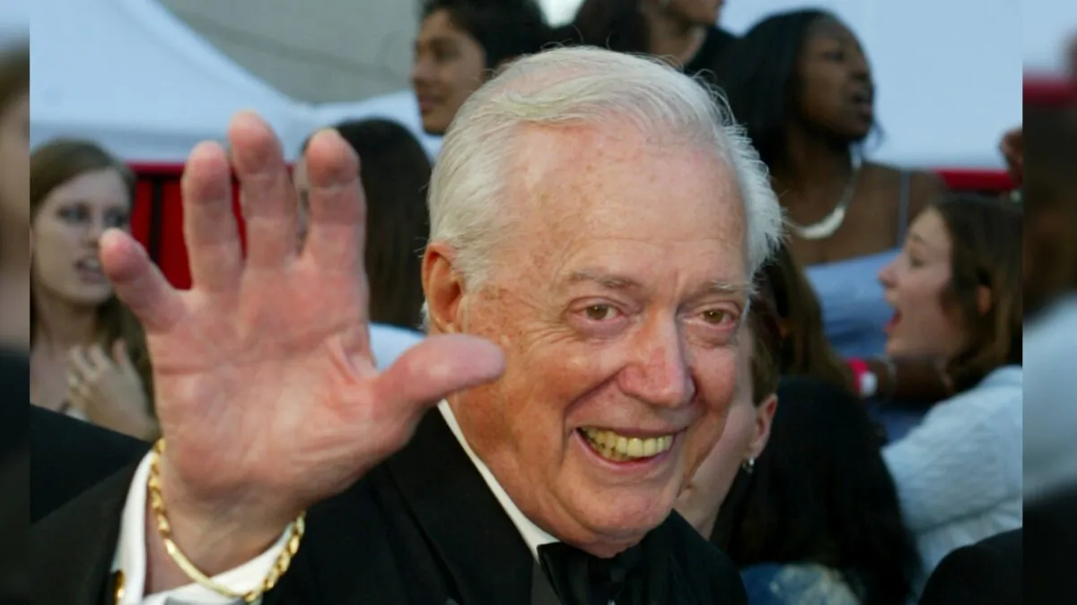 Hugh Downs arrives for the ABC television networks 50th anniversary in Hollywood, on Mar 16, 2003. (Fred/ Reuters)