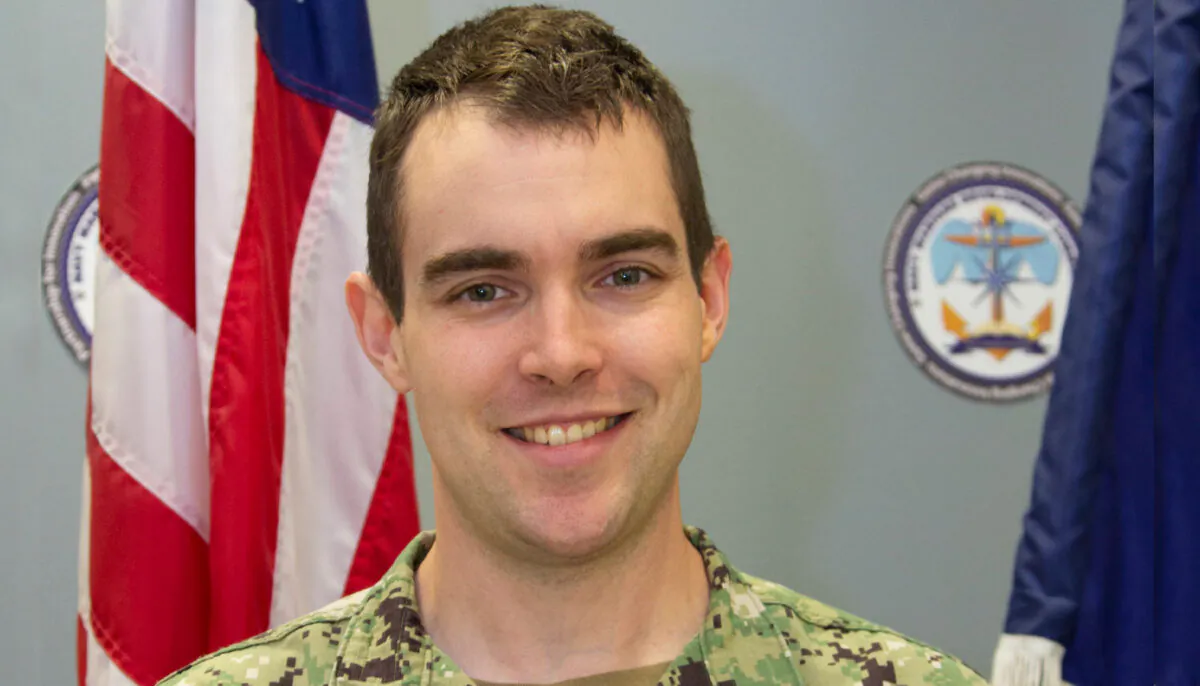 (Ian Delossantos/U.S. Navy)