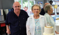 Couple Married for 53 Years Die From COVID-19 Within an Hour of Each Other, Holding Hands