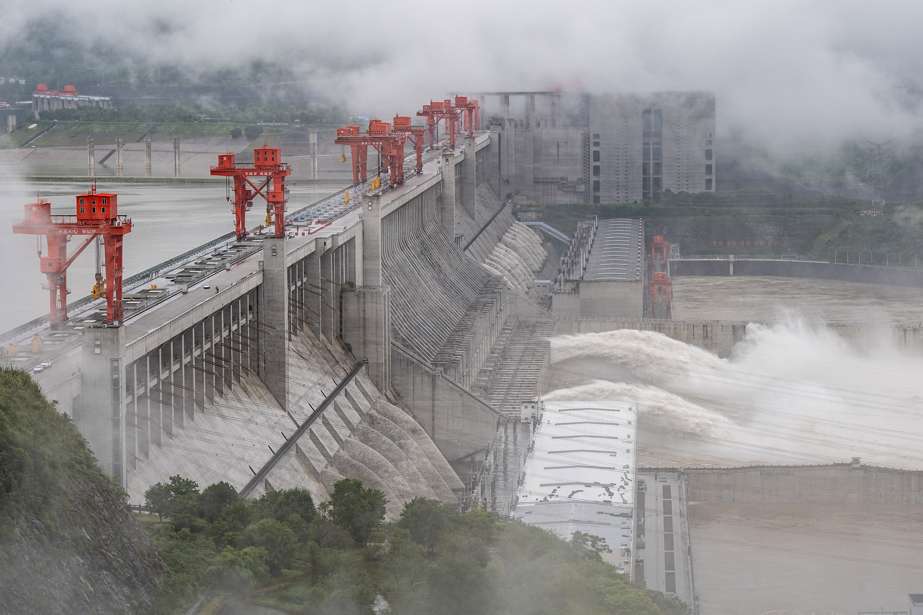 Китайская дамба. Плотина «три ущелья» (three gorges dam), Китай. Три ущелья ГЭС Янцзы. Санься ГЭС Китай. Дамба три ущелья в Китае.