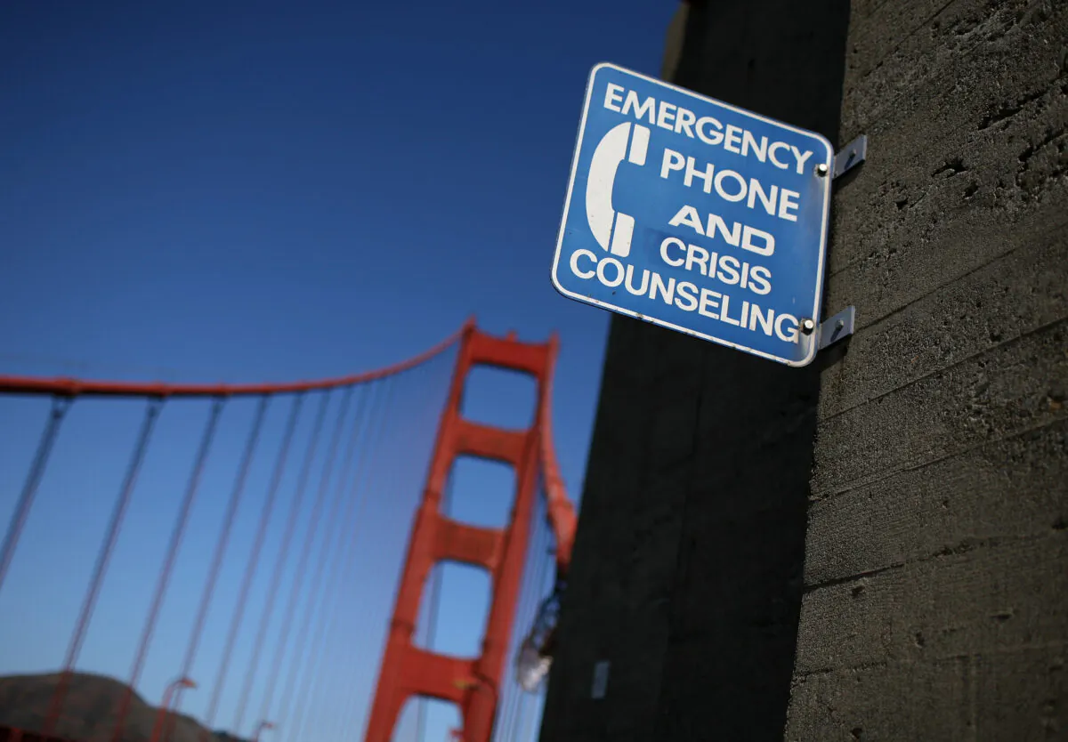 A sign for an emergency phone is seen on the span of the Golden Gate Bridge in San Francisco, Calif., on Oct. 10, 2008. (Justin Sullivan/Getty Images)