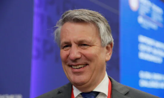 Shell CEO Does Not Rule Out Moving Headquarters to Britain