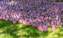 Massachusetts Family Plants Over 8,000 Flags on Front Yard for COVID-19 Deaths in the State