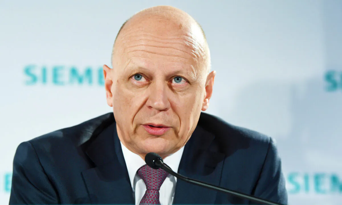 Ralf P. Thomas, CFO of German engineering conglomerate Siemens AG, speaks to the media in Munich, Germany, on Feb. 5, 2020. (Getty Images)