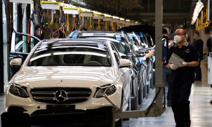 Mercedes to Recall 660,000 Vehicles in China for Oil Leak