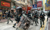 Hong Kong Epoch Times Distribution Staffer: Police Threatened to Send Me to Mainland China