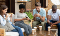 Smartphones Increasingly Affect Modern Relationships