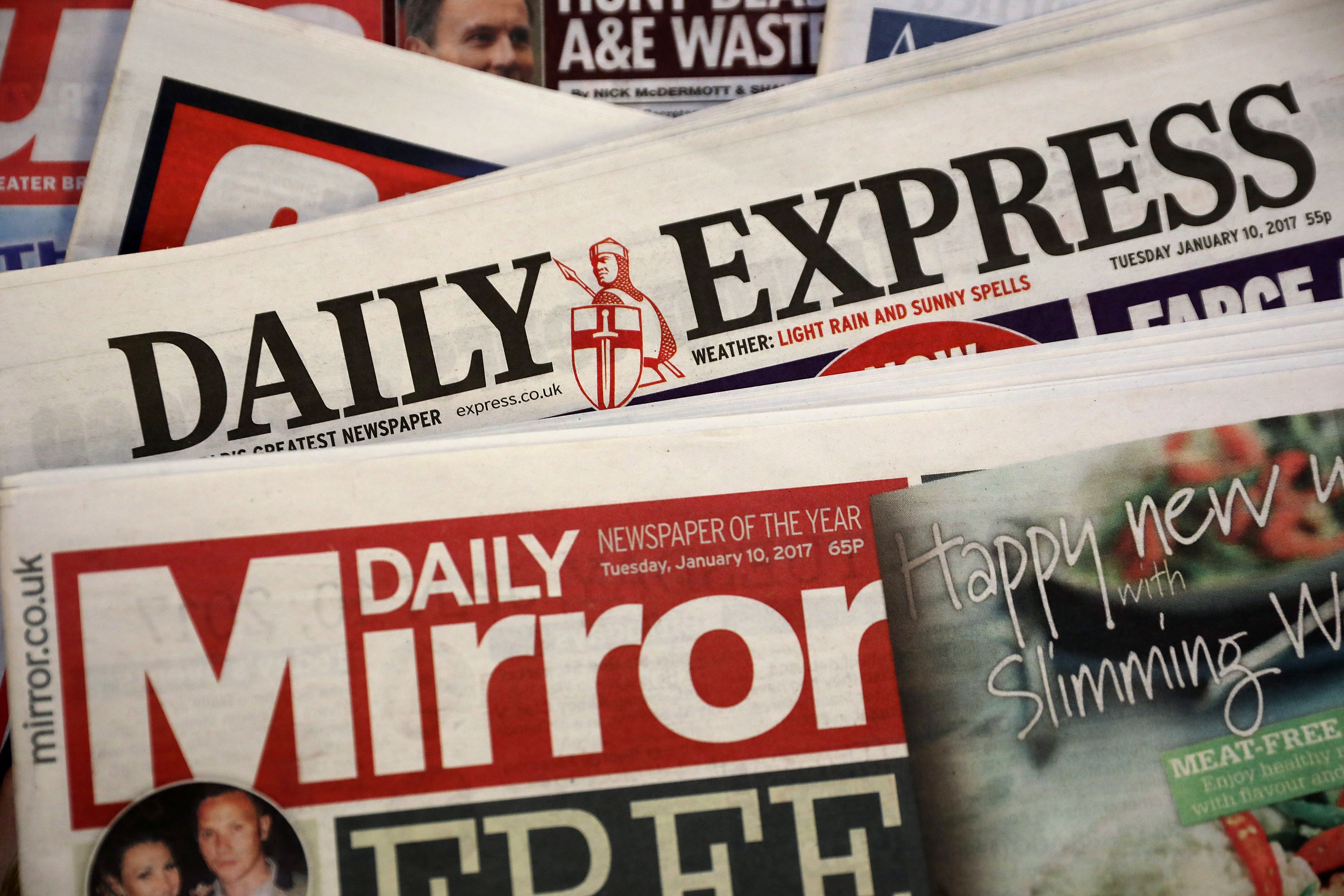 Daily. Daily Mirror таблоид. Mirror газета. Daily Express newspaper. Газеты в Британии Миррор.