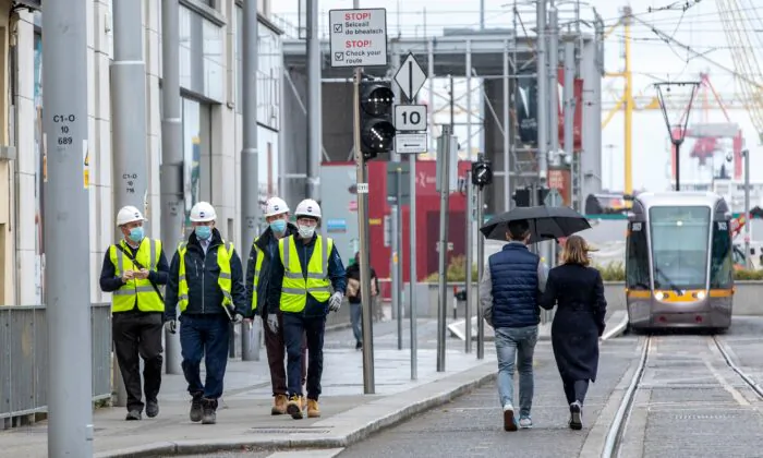 Construction workers wearing protective face masks make their way to a site along the Quays, in Dublin City centre in Ireland, on May 18, 2020. (Paul Faith/AFP via Getty Images)