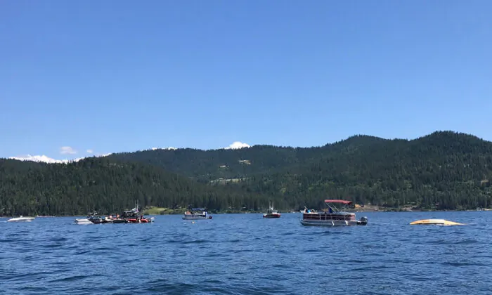 Boaters flag down authorities to a crashed seaplane near Powderhorn Bay on Lake Coeur d'Alene in Idaho on July 5, 2020 (Stephanie Hammett/The Spokesman-Review via AP)